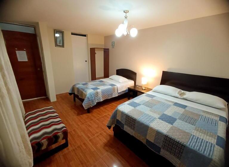 اتاق استاندارد سه نفره, La Encantada