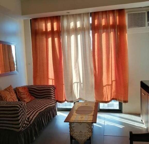 اتاق خانوادگی, 12  A Portovita North Tower