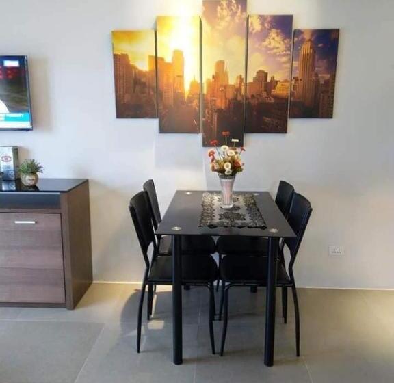 اتاق خانوادگی, 12  A Portovita North Tower