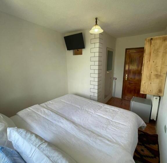 マウンテンビュースタンダードルーム, Kelmendi