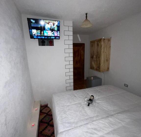 マウンテンビュースタンダードルーム, Kelmendi