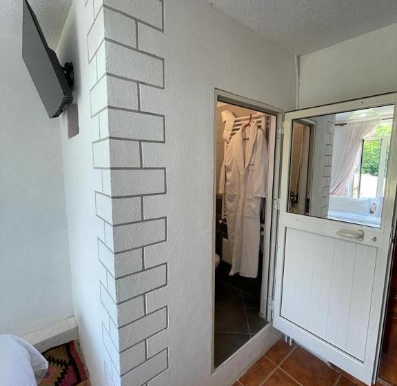 マウンテンビュースタンダードルーム, Kelmendi