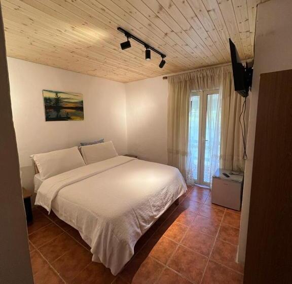 バルコニー付きスタンダードルーム, Kelmendi