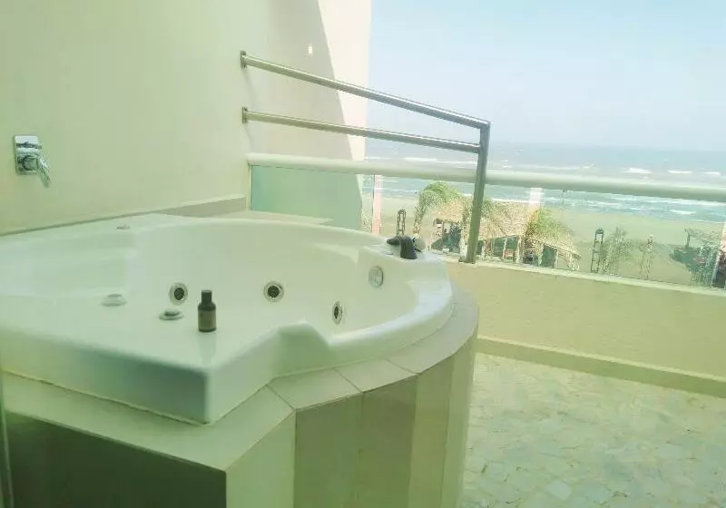 キングサイズベッドのスイートルーム, Artisan Family Hotels And Resort Collection Playa Esmeralda
