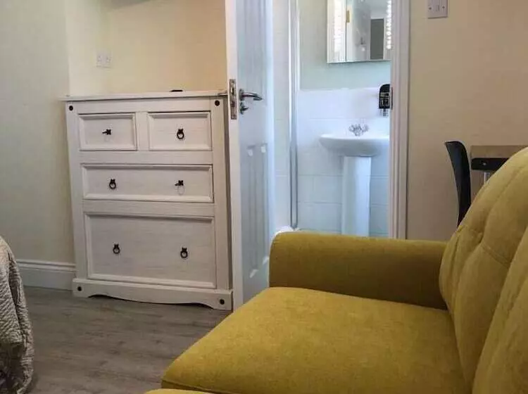 اتاق استاندارد سه نفره, Amber Hill Guesthouse
