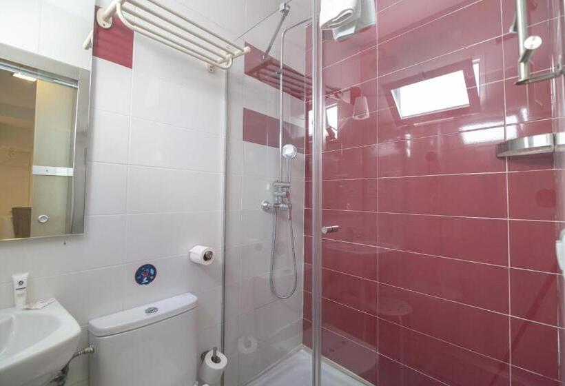 اتاق استاندارد یک نفره, La Milagrosa