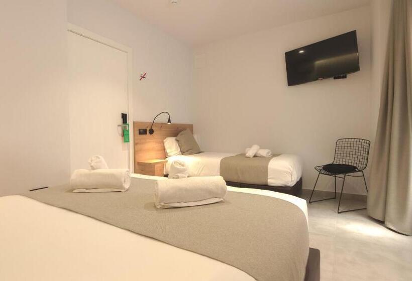 اتاق استاندارد سه نفره, La Milagrosa