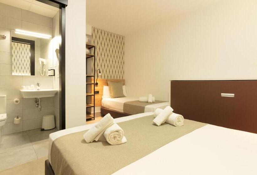 اتاق استاندارد سه نفره, La Milagrosa