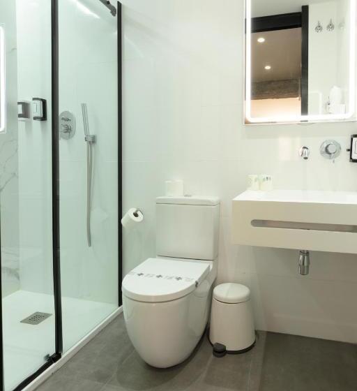 اتاق سوپریور سه تخته, La Milagrosa