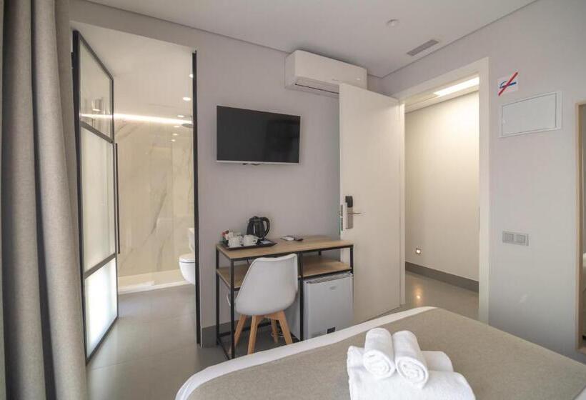 اتاق سوپریور, La Milagrosa