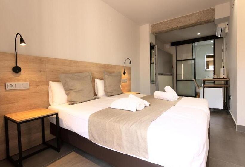 اتاق سوپریور سه تخته, La Milagrosa