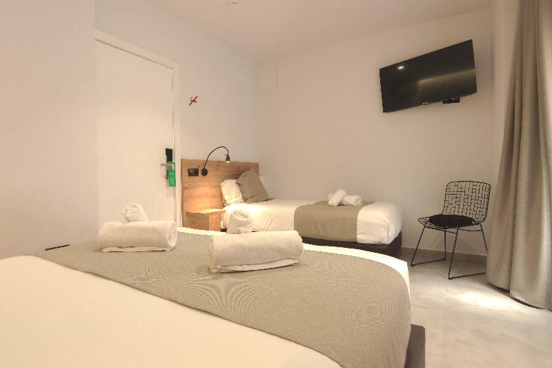 اتاق استاندارد سه نفره, La Milagrosa