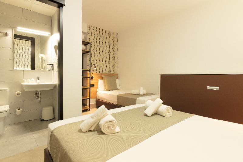 اتاق استاندارد سه نفره, La Milagrosa