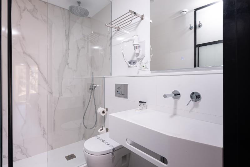 اتاق استاندارد یک نفره, La Milagrosa