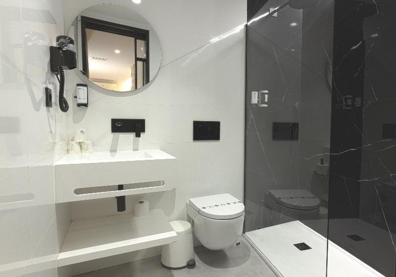 اتاق سوپریور سه تخته, La Milagrosa