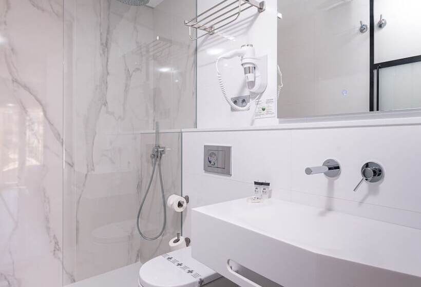 اتاق استاندارد یک نفره, La Milagrosa