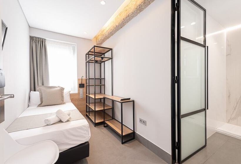 اتاق استاندارد یک نفره, La Milagrosa