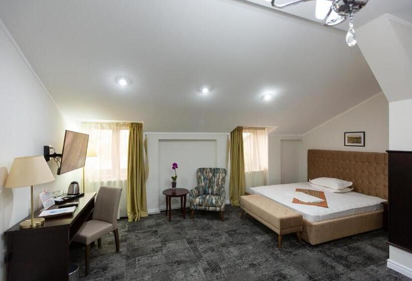 Полулюкс Superior, Art