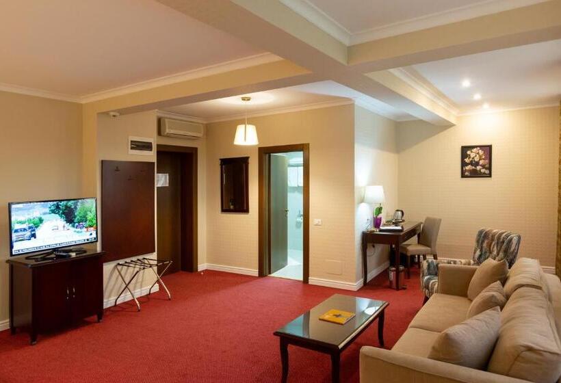 Номер Superior, Art