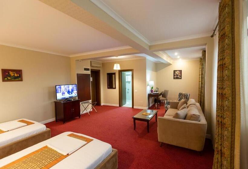 Номер Superior, Art