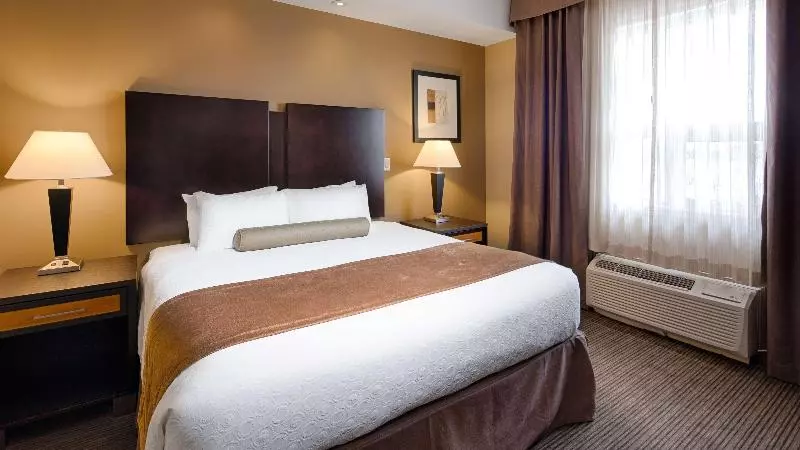 キングサイズベッドのスタンダードルーム, Best Western Plus Moose Jaw