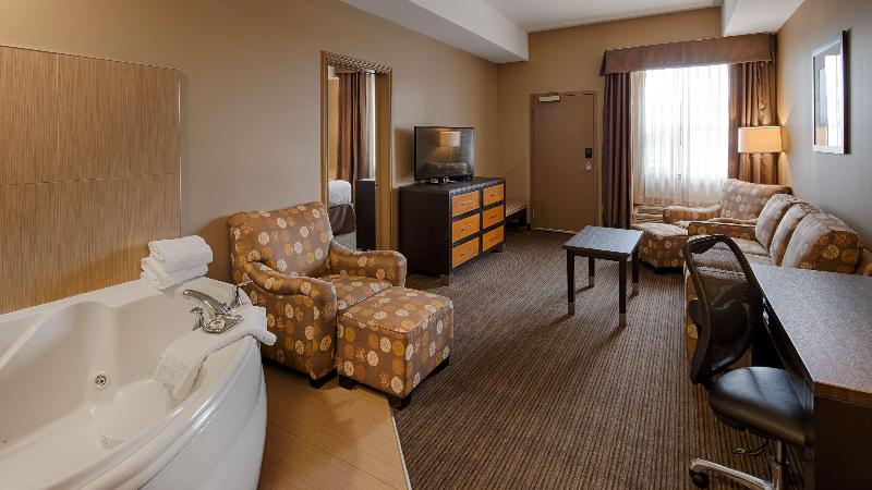 מיטת קינג בסוויטה, Best Western Plus Moose Jaw