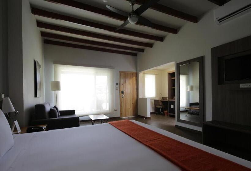 سوییت جونیور, Casa Andina Standard Chincha