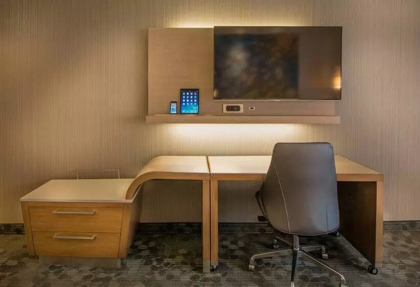 Sviitti, Courtyard By Marriott Winnipeg Airport