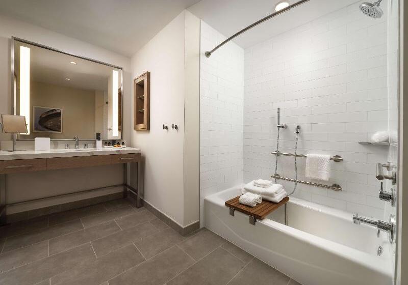 اتاق لوکس یک تخته, Dolphin Suites