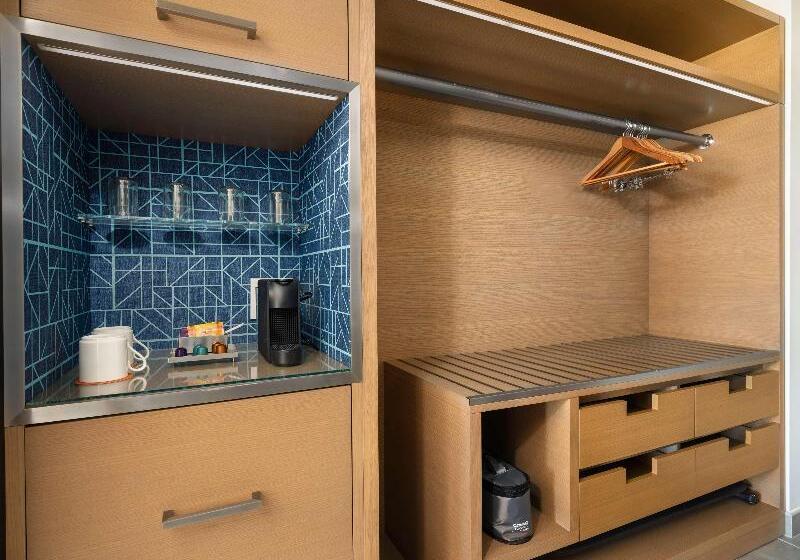 اتاق لوکس یک تخته, Dolphin Suites