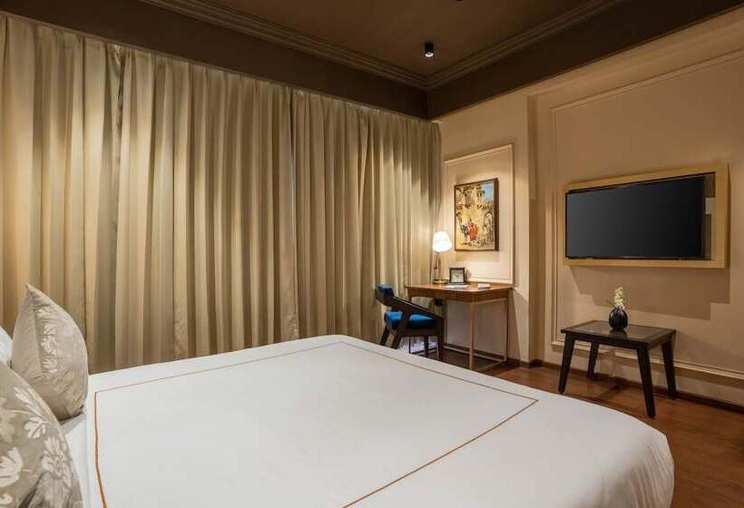 Camera Deluxe, Historia Royal