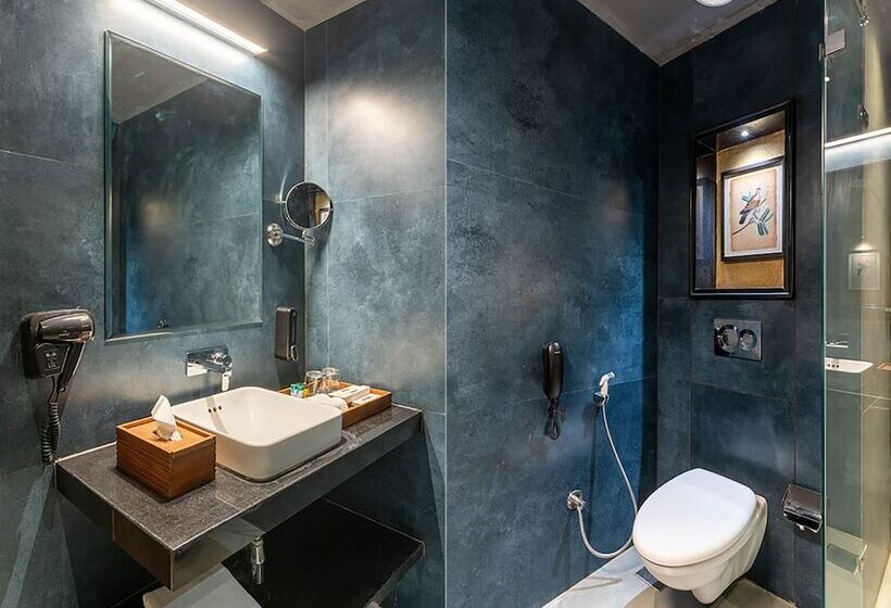 Camera Deluxe, Historia Royal