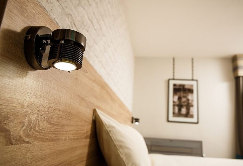 Номер Стандарт, Ibis Styles Birmingham Oldbury