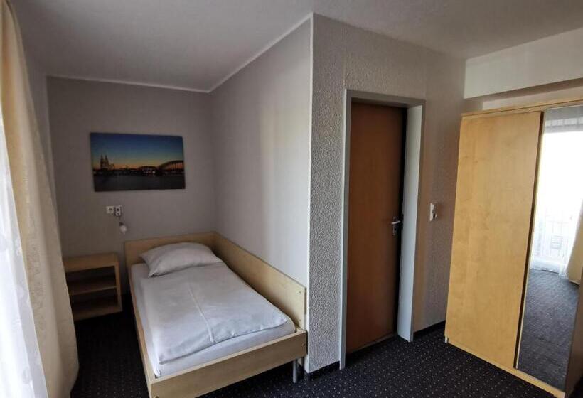 标准单人间, Jakoberhof