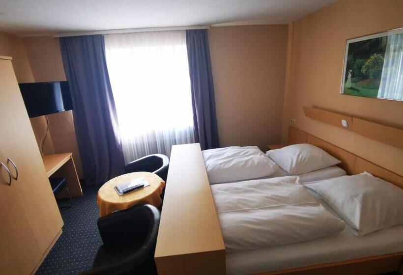 标准三人间, Jakoberhof