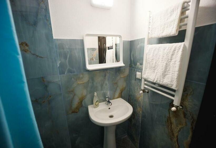 غرفة قياسية ثلاثية, La Sura Getilor