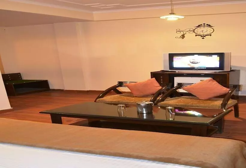 Royal-sviitti, Majestic Oak Bush