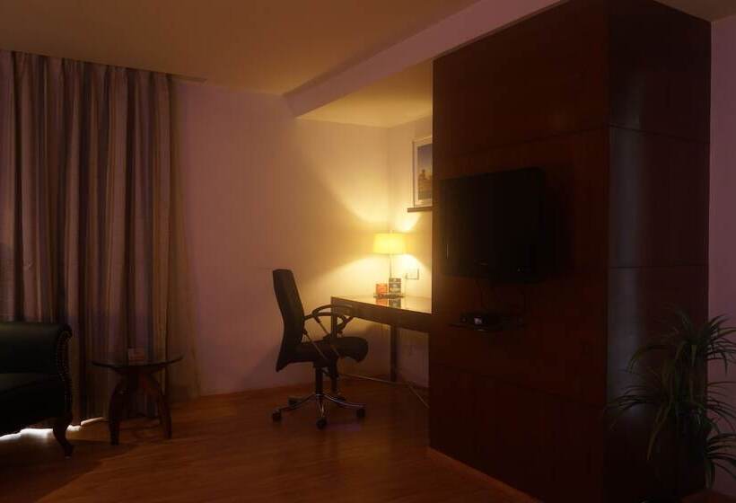 スイート, Sfo Hotel And Suites