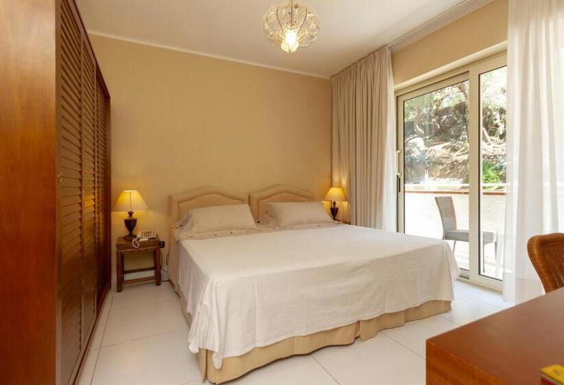 Классический Номер, Simius Playa