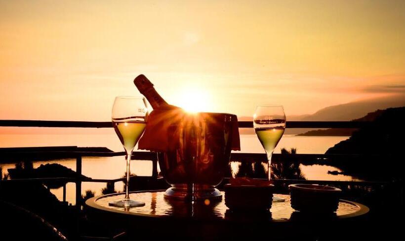 オーシャンビュースタンダードルームバルコニー付き, Sole Mare