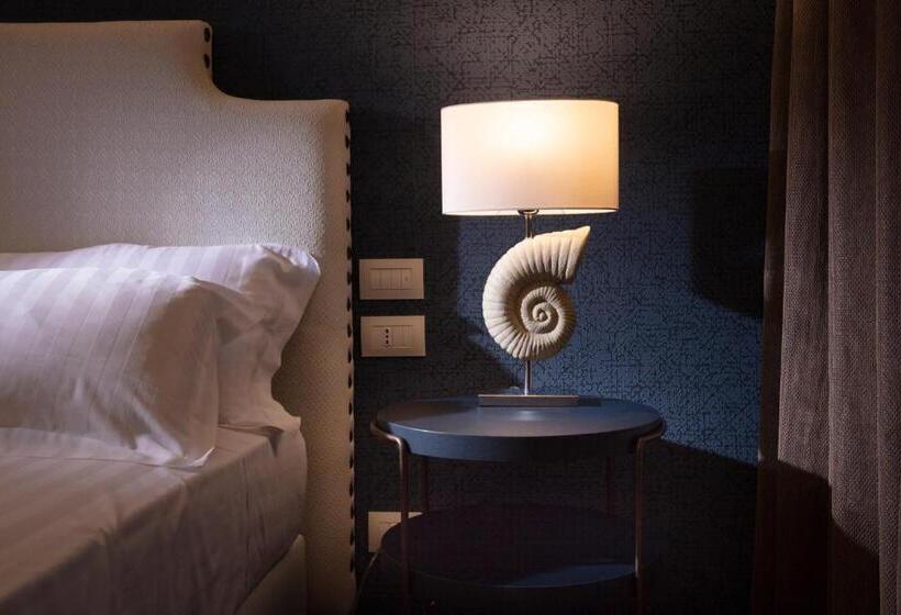 豪华海景房, Summit