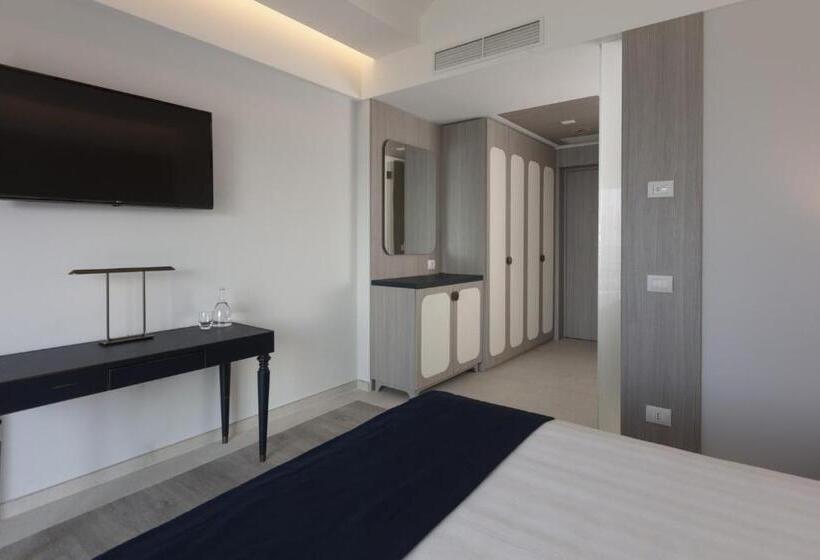 豪华海景房, Summit