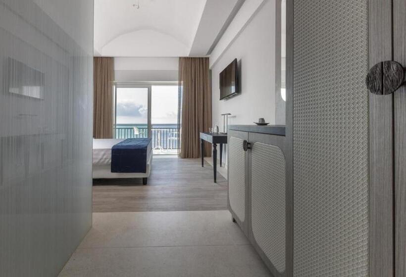 豪华海景房, Summit