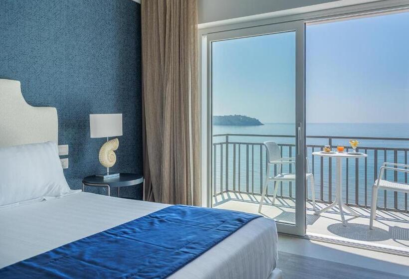 豪华海景房, Summit