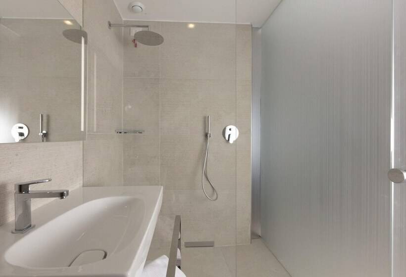 豪华海景房, Summit