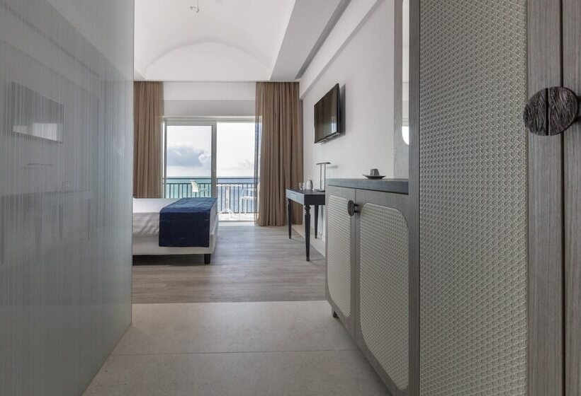 豪华海景房, Summit