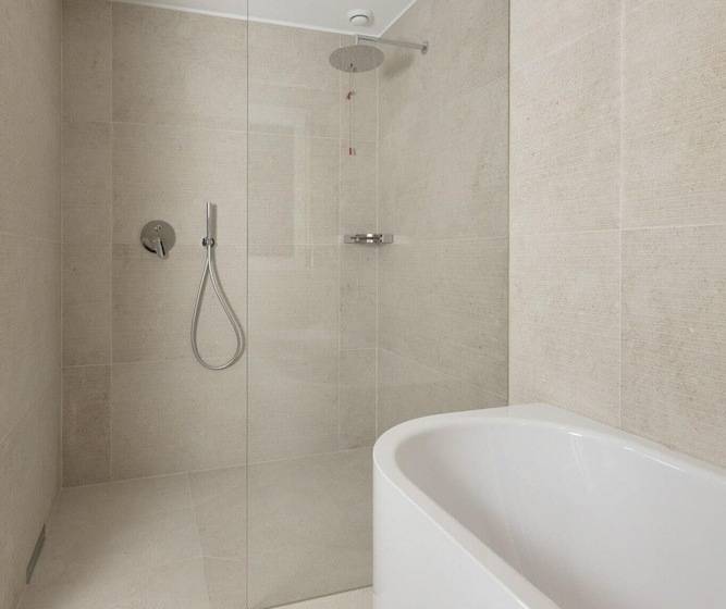 小型套房, Summit