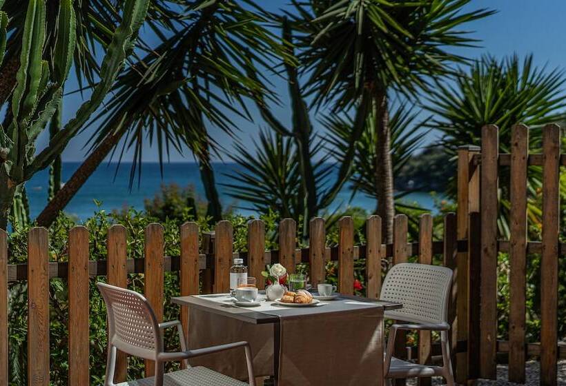 小型套房, Summit