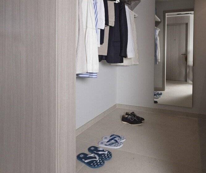 小型套房, Summit