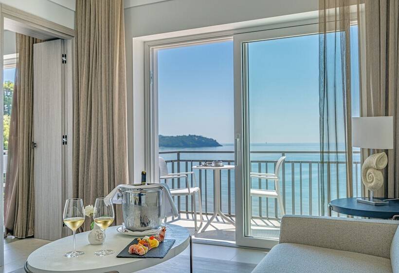 小型套房, Summit